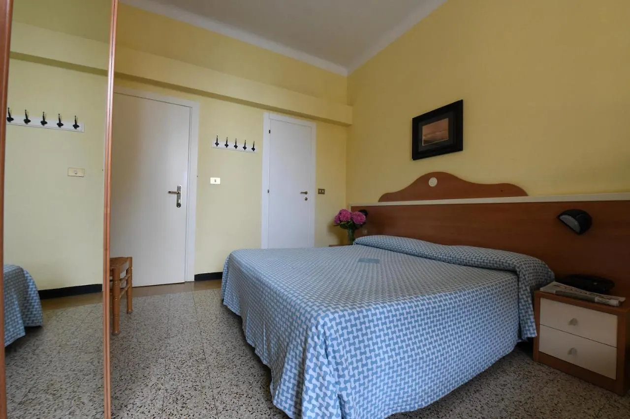 Hotel Villa Maria & Apartment Varraze 2*,  Italien